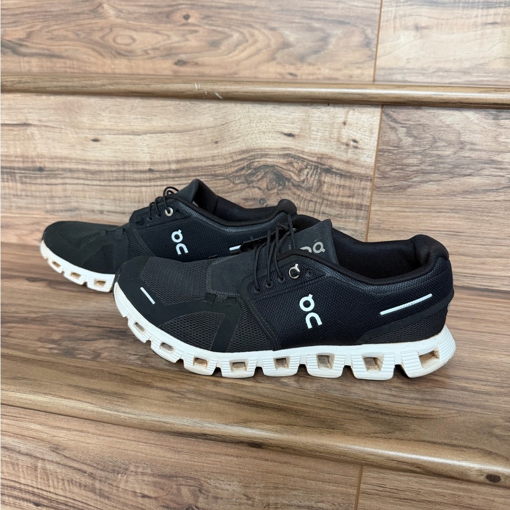 Women’s on cloud on shoes size 10
